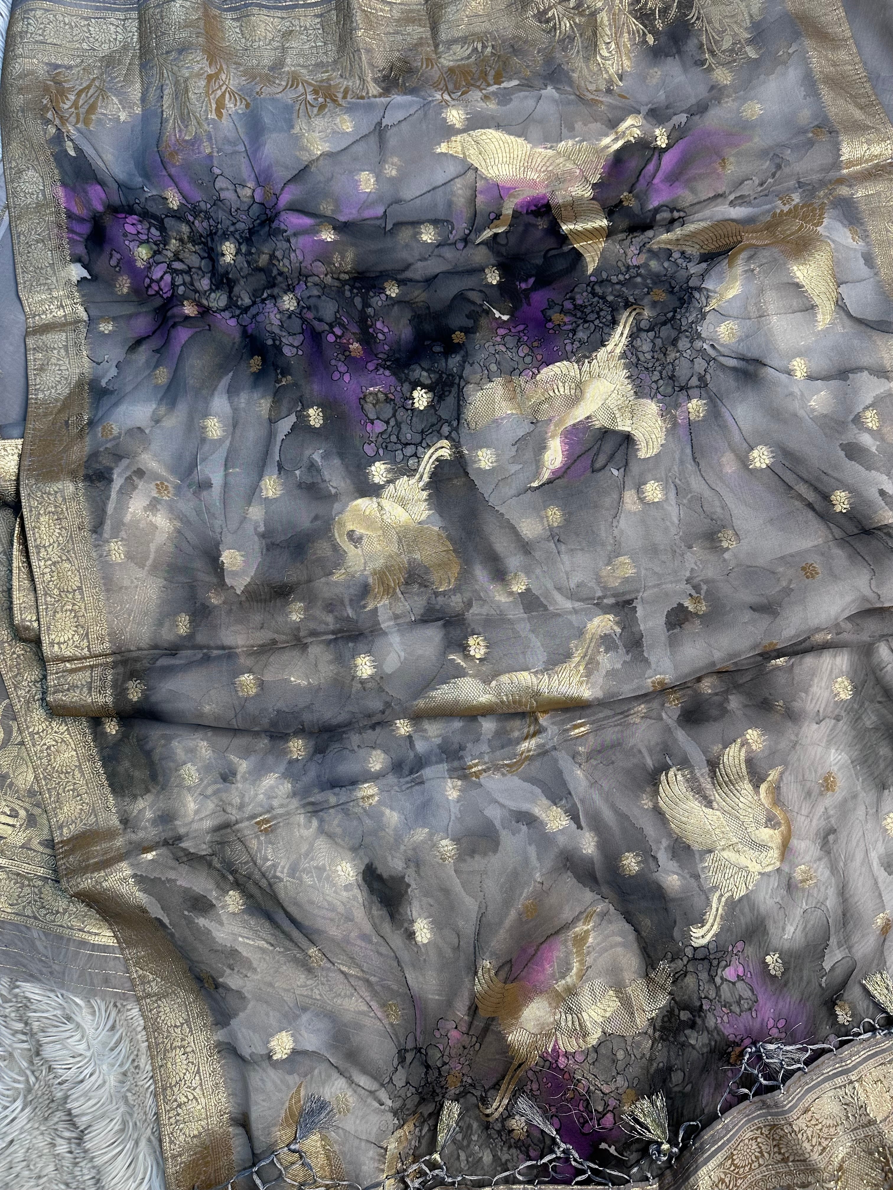 GREY UNSTITCHED SUIT IN ORGANZA FABRIC