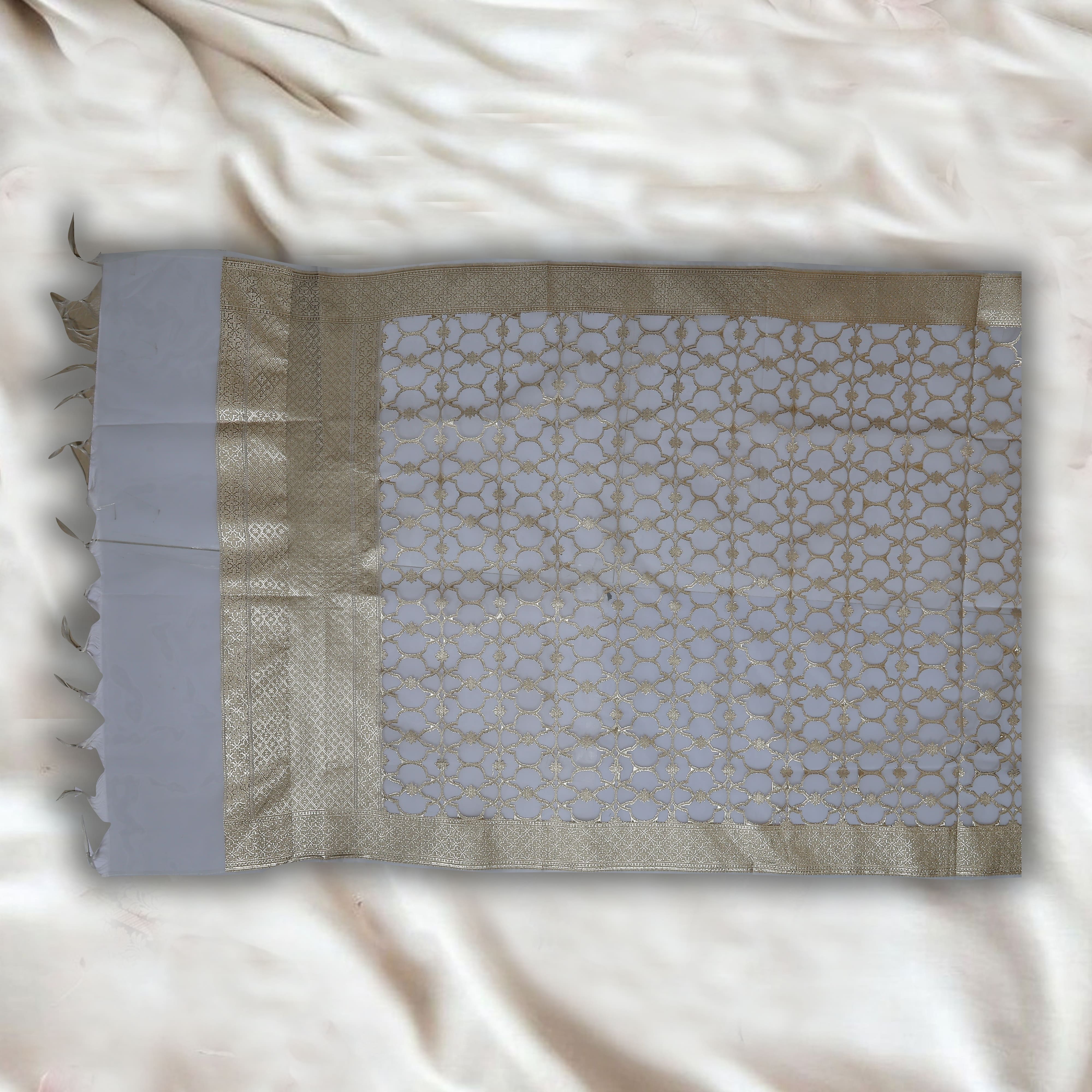 GREY UNSTITCHED SUIT IN ORGANZA FABRIC