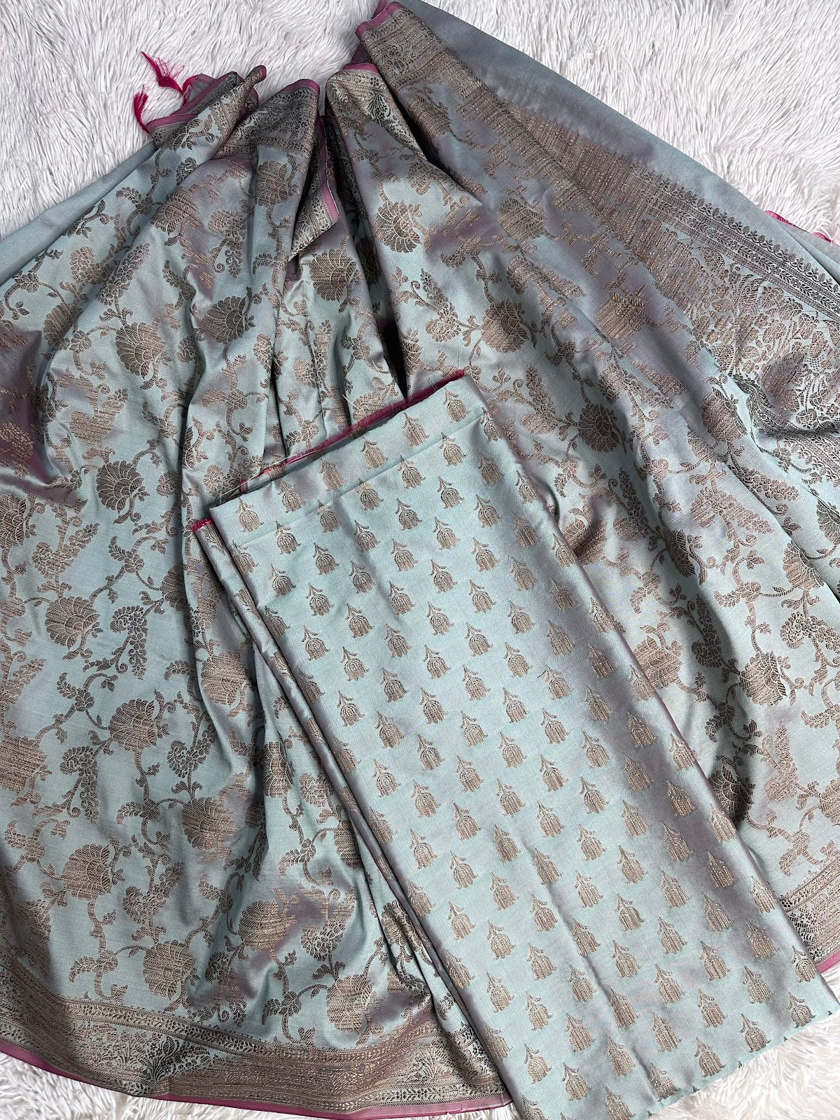 DUAL TONE GREEN UNSTITCHED SUIT IN HANDLOOM SILK FABRIC